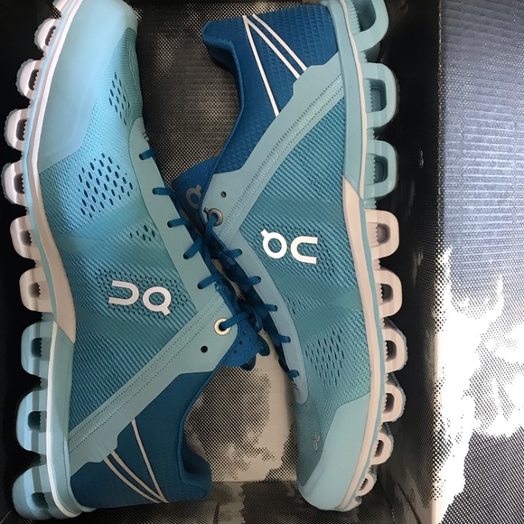 On Running Cloud Cloudflow Sneakers - Picture 2 of 8